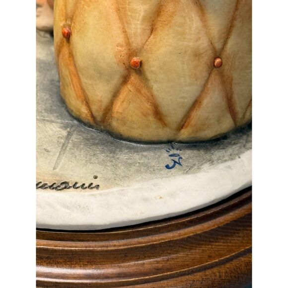 Giuseppe Armani 9" Figurine, “Boy Putting on Sock” – Florence Collection, Italy - Picture 7 of 15